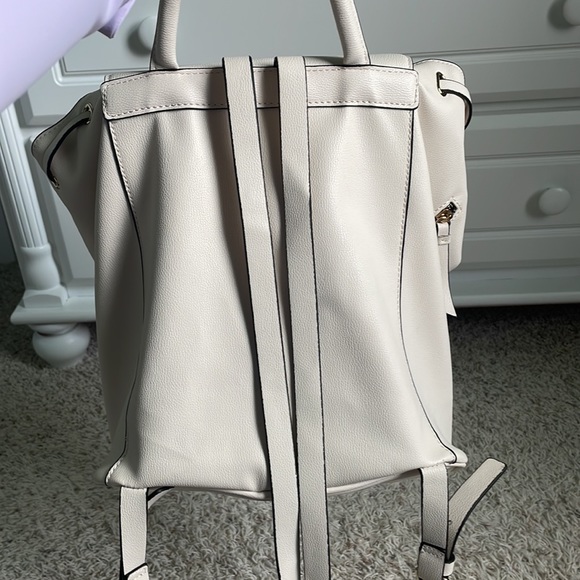 Leather backpack - Picture 3 of 7